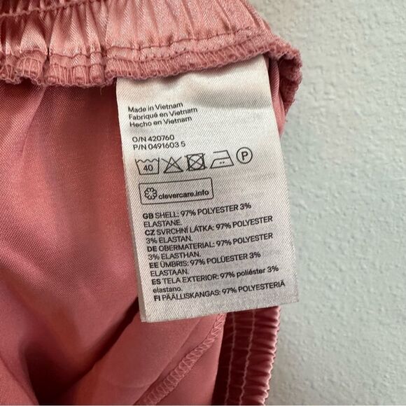 H&M Satin Runner Style Shorts 443 - Picture 3 of 3